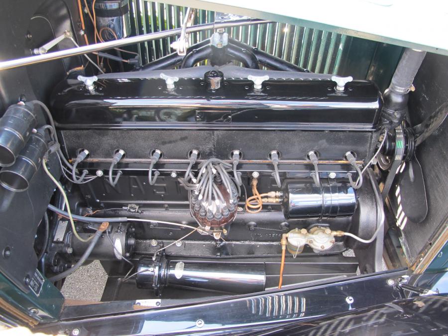  Nash Series 980 Convertible Victoria 1932 года  (фото 10 из 12)